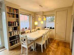 großes Haus im Landhausstil mitten in Wangen